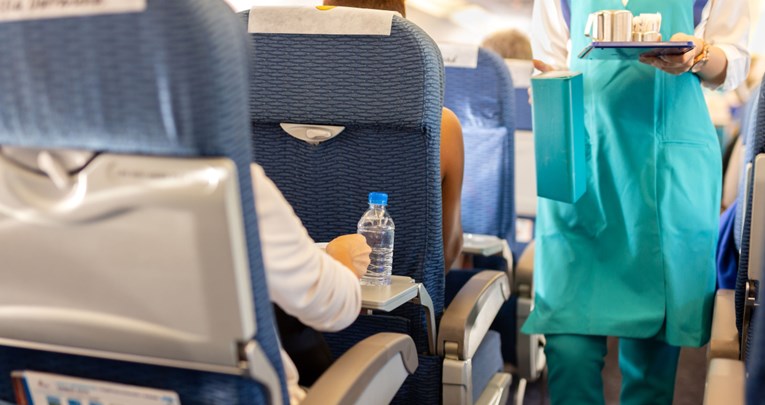 Stručnjak upozorava: "U avionu nemojte piti vodu iz slavine ni njome prati ruke"